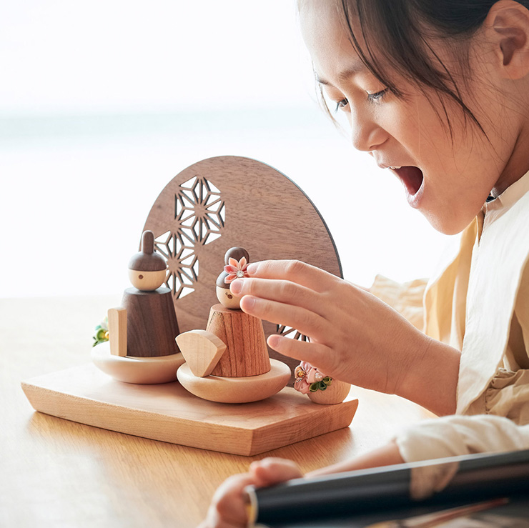 Amazon | 久月official 雛人形 ぽてりひな二人 木製飾台 R-3769