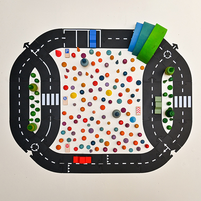 キッズトイ ハイウェイ・ギフトセット 道路24枚 木製カー1台付きの通販