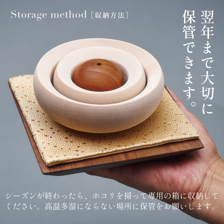 日本製 木でつくった鏡もち 台座x金襴敷き物付 当店オリジナルの通販